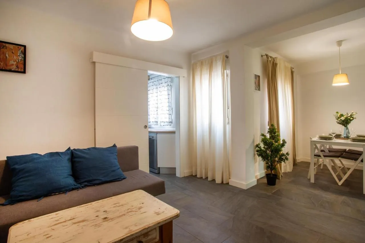 Holidays2Malaga Alta City Center Renovated 2 Bedrooms Apartment Wifi 0*,  España