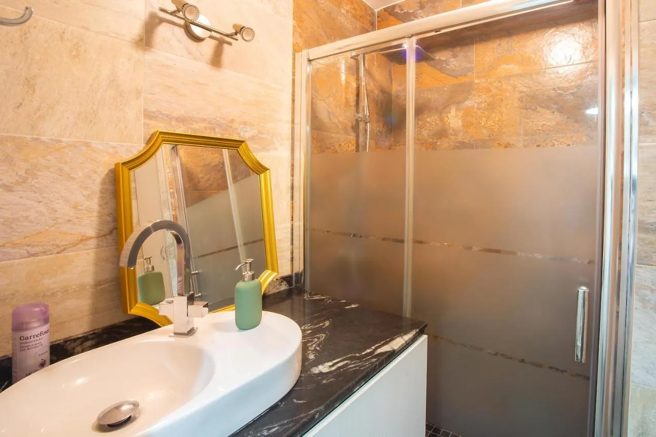 Holidays2Malaga Alta City Center Renovated 2 Bedrooms Apartment Wifi 0*,  España
